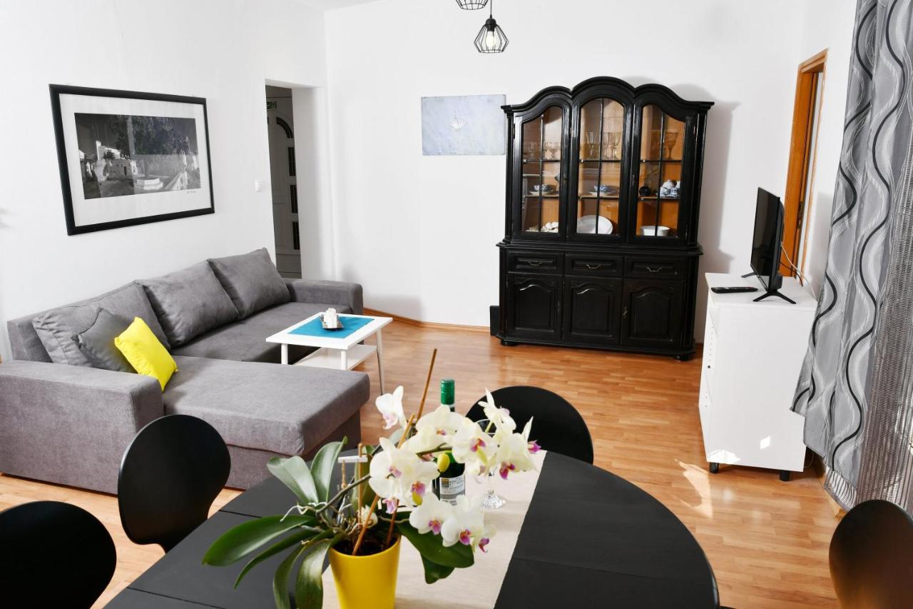 Apartments Novotny Banjol ภายนอก รูปภาพ